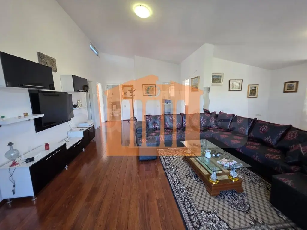 Vilë 140 m² 3 kati