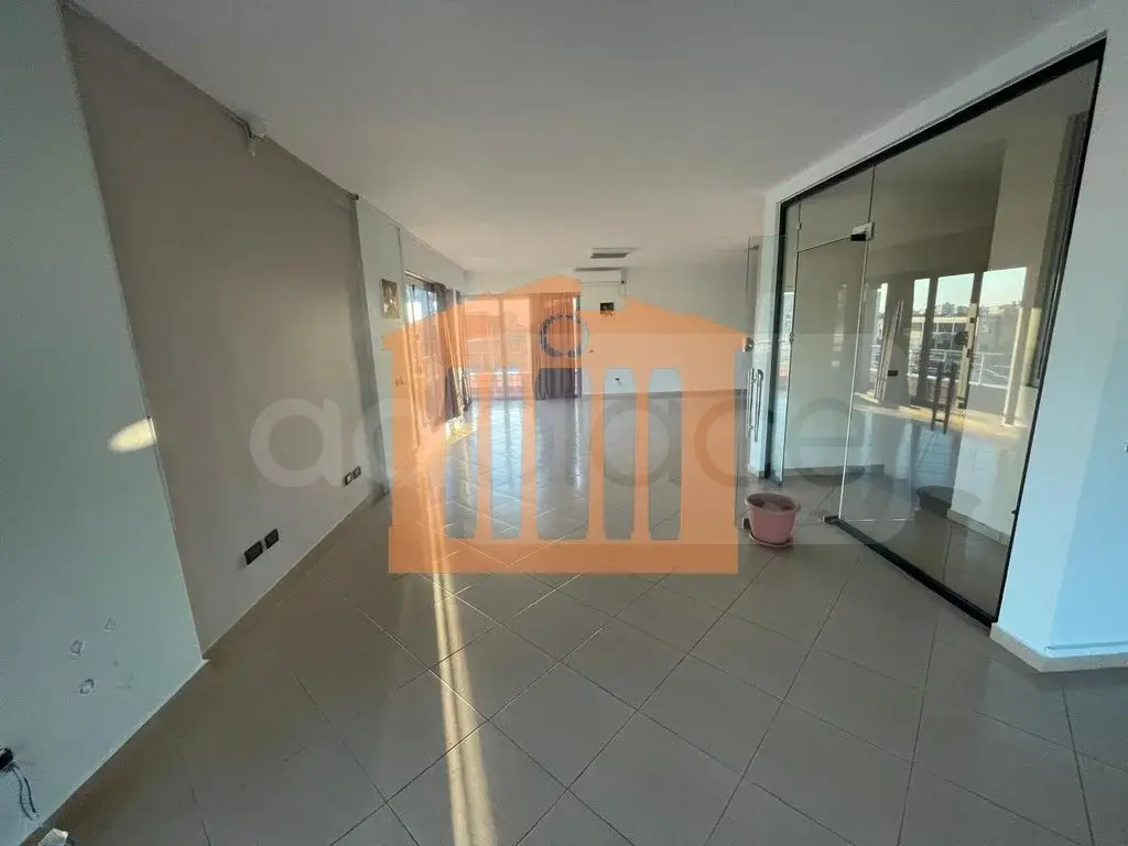 Pasuri të patundshme komerciale 175 m² 3 kati