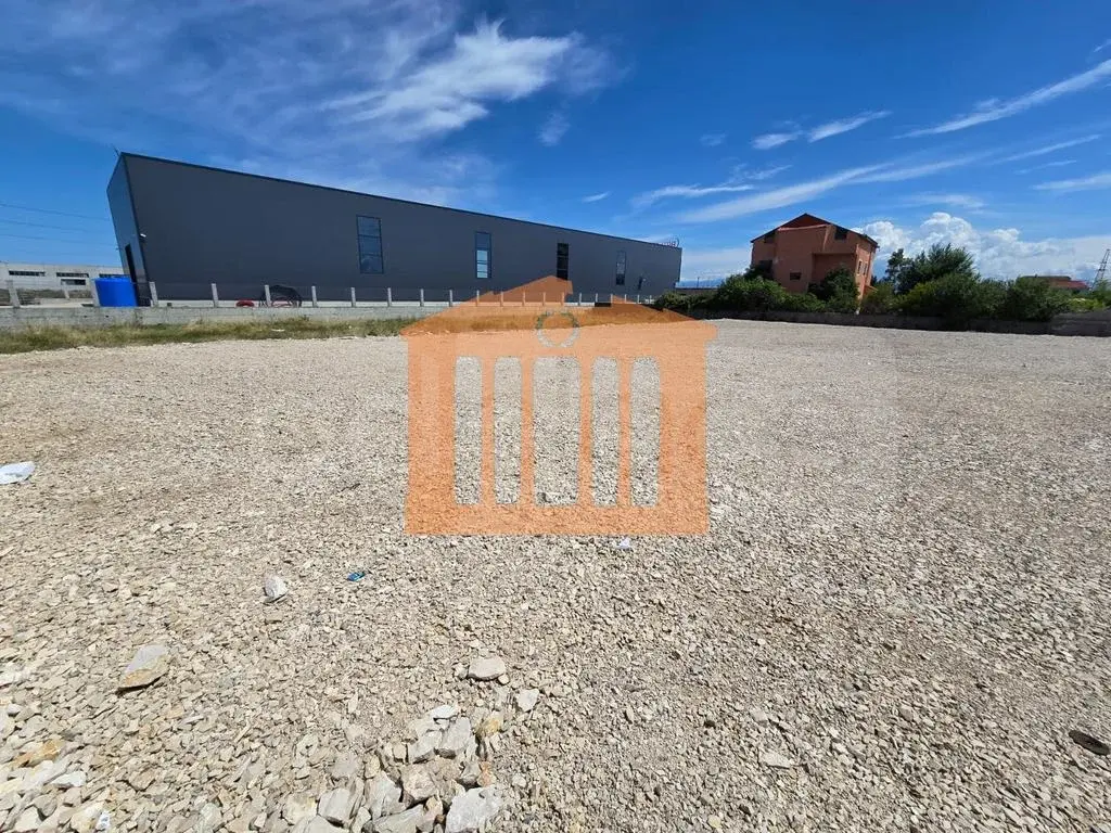 Pasuri të patundshme komerciale 1000 m² 1 kati