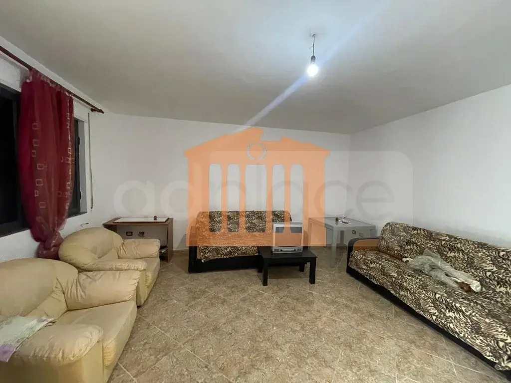 Vilë 450 m²