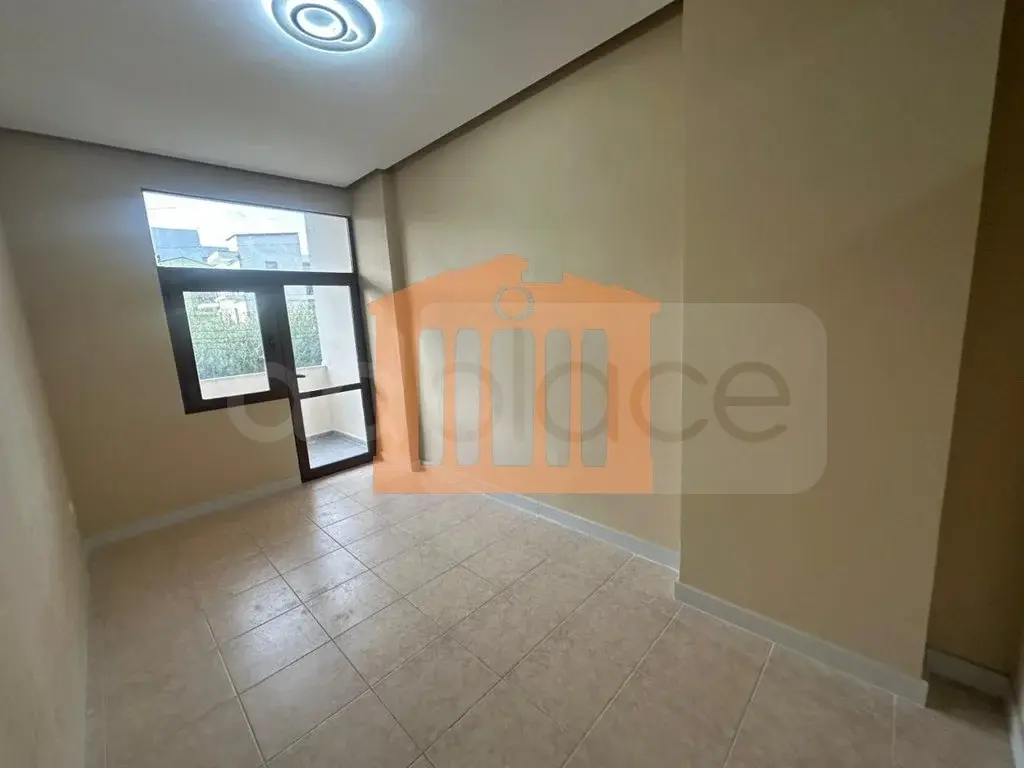 Apartament 1+3 dhoma 92 m² 1 kati