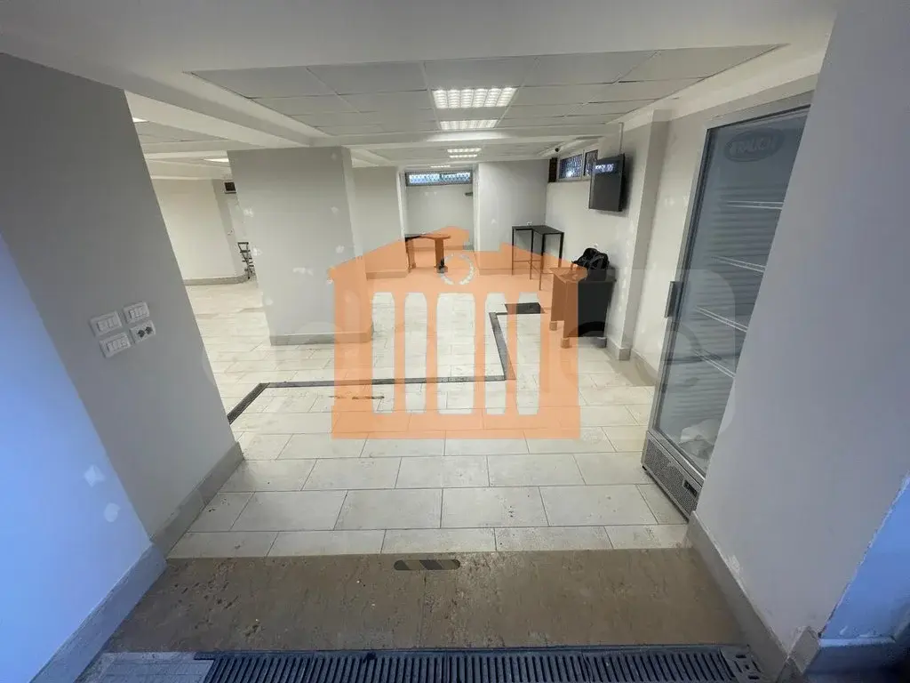 Pasuri të patundshme komerciale 200 m² -1 kati