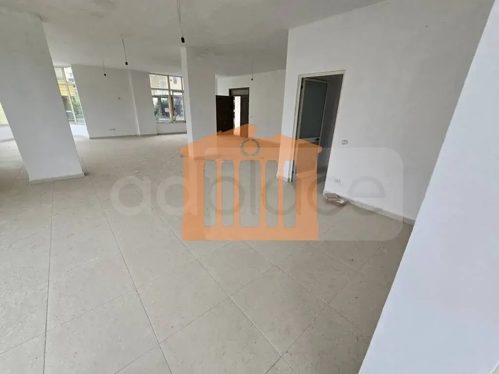 Pasuri të palujtshme komerciale 130 m² 1 kati