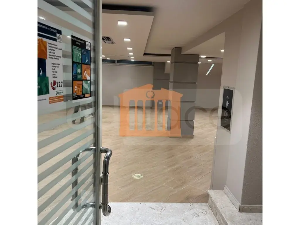Pasuri të palujtshme komerciale 195 m² -1->0 kati