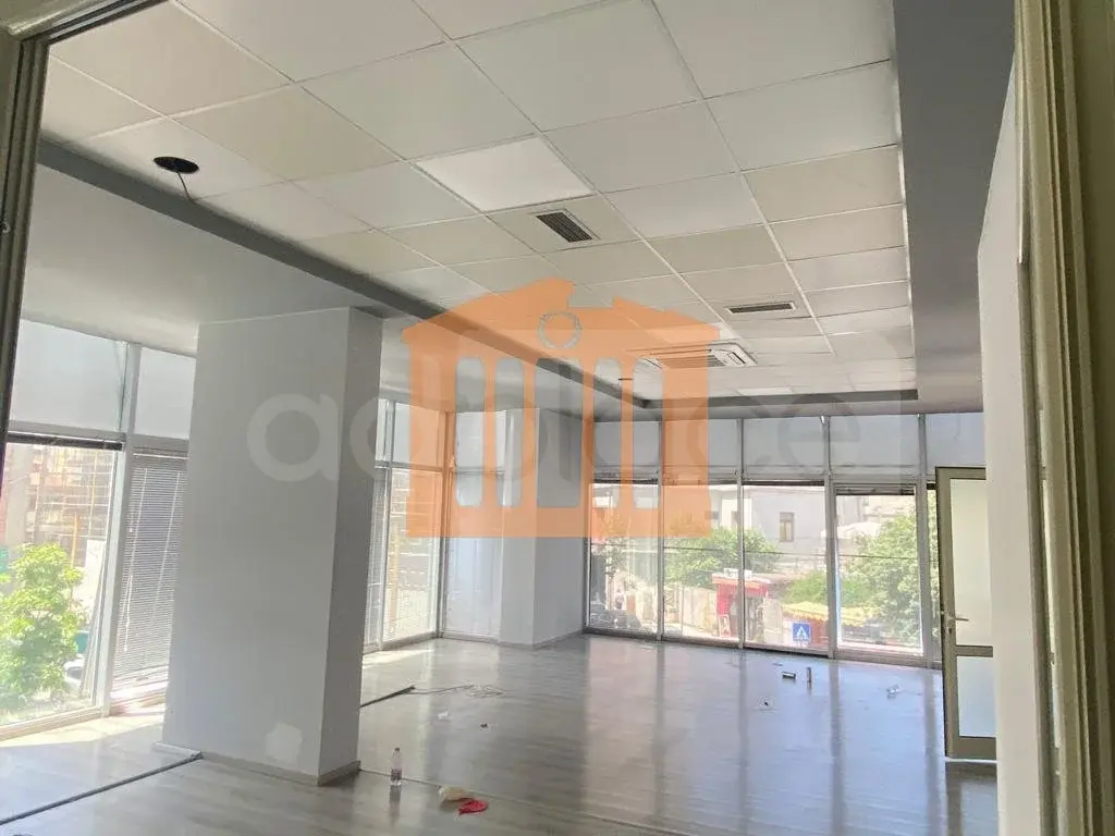 Pasuri të patundshme komerciale 200 m² 2 kati