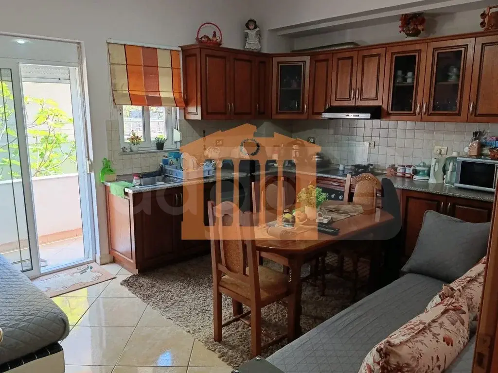Vilë 480 m² 1, 2, 3 kati