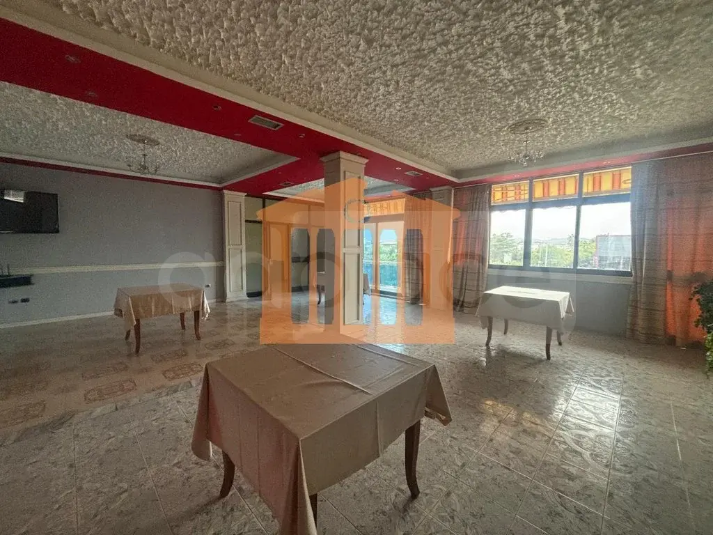 Pasuri të palujtshme komerciale 597 m² 1 kati