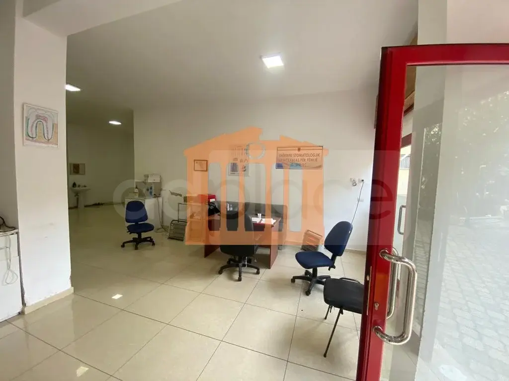 Pasuri të patundshme komerciale 92 m² 1 kati