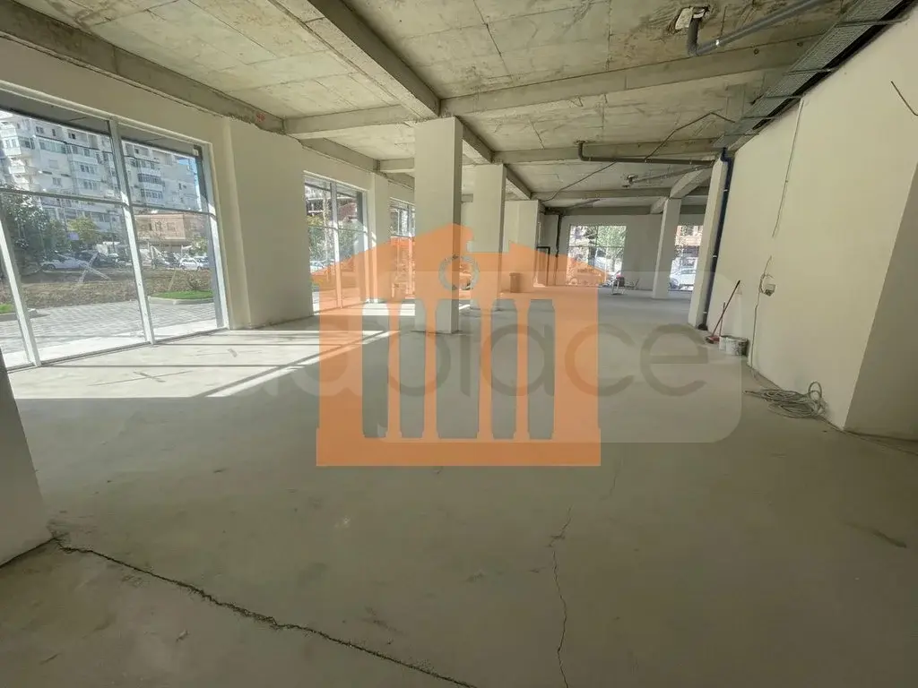 Pasuri të patundshme komerciale 560 m² 1 kati