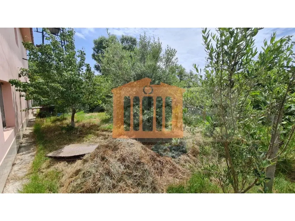 Vilë 333 m² 2 kati