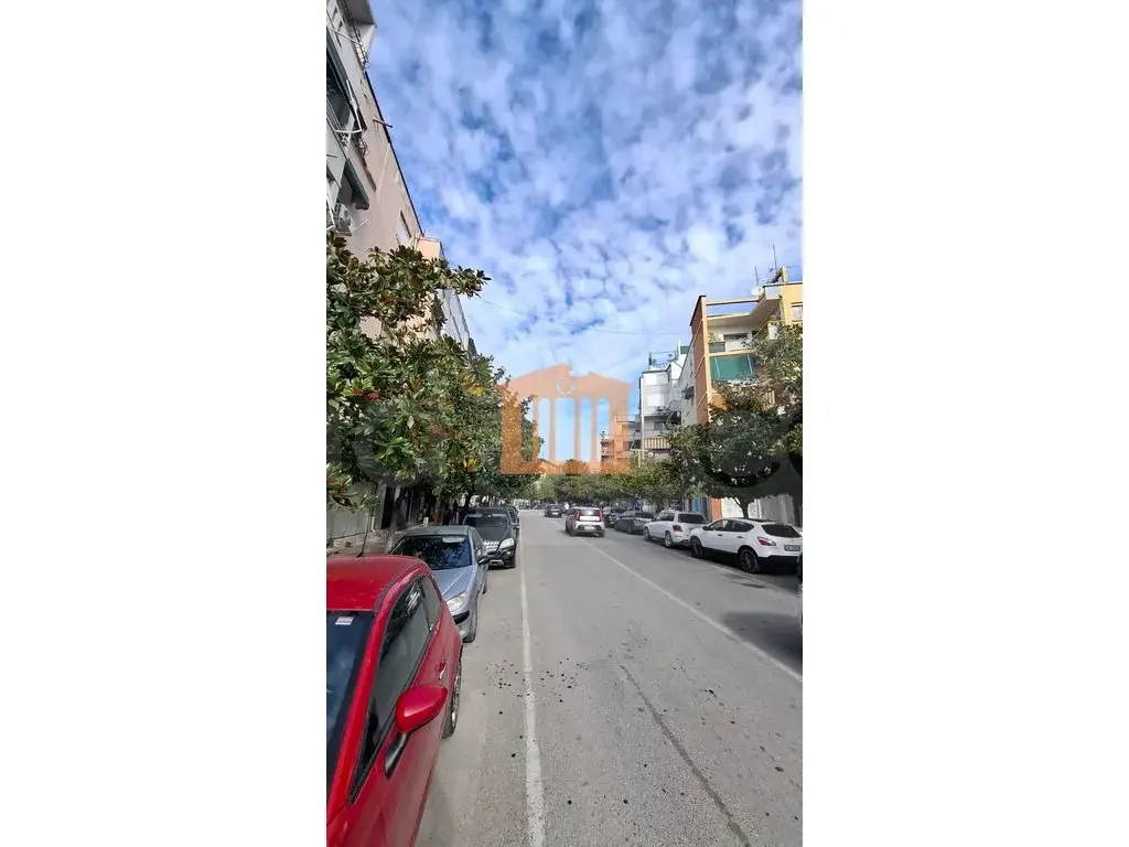 Pasuri të palujtshme komerciale 200 m² -1 kati
