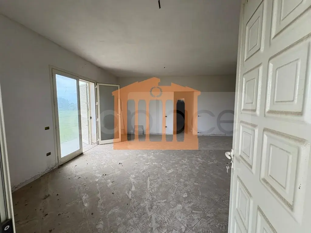 Vilë 325 m²