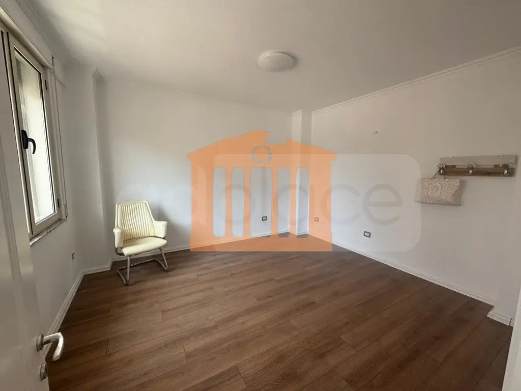 Pasuri të patundshme komerciale 72 m² 1 kati