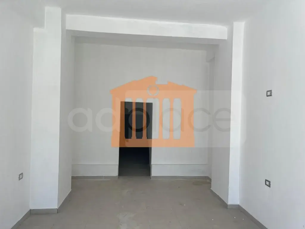 Pasuri të palujtshme komerciale 40 m² 1 kati