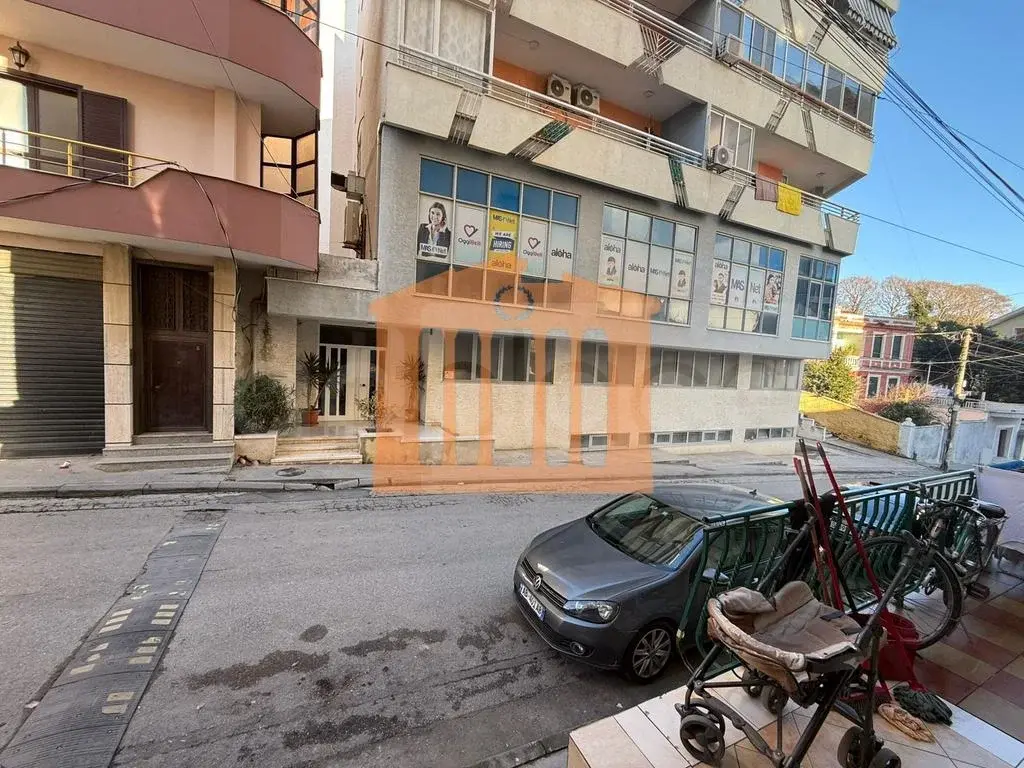 Pasuri të palujtshme komerciale 32 m² 1 kati