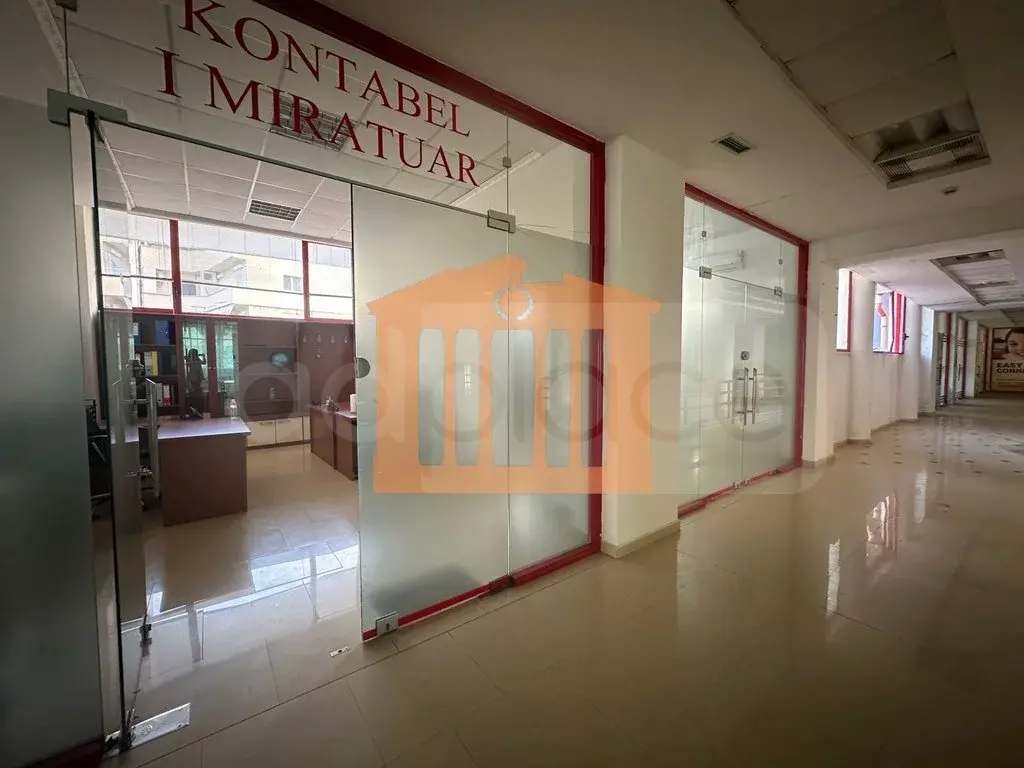 Pasuri të patundshme komerciale 52 m² 2 kati