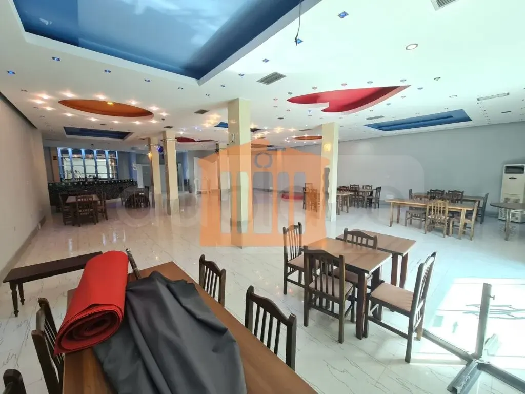 Pasuri të patundshme komerciale 200 m² 1 kati