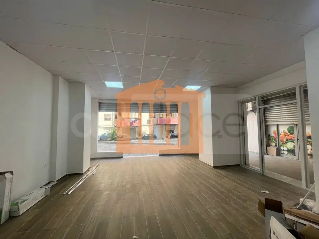 Pasuri të patundshme komerciale 64 m² 1 kati