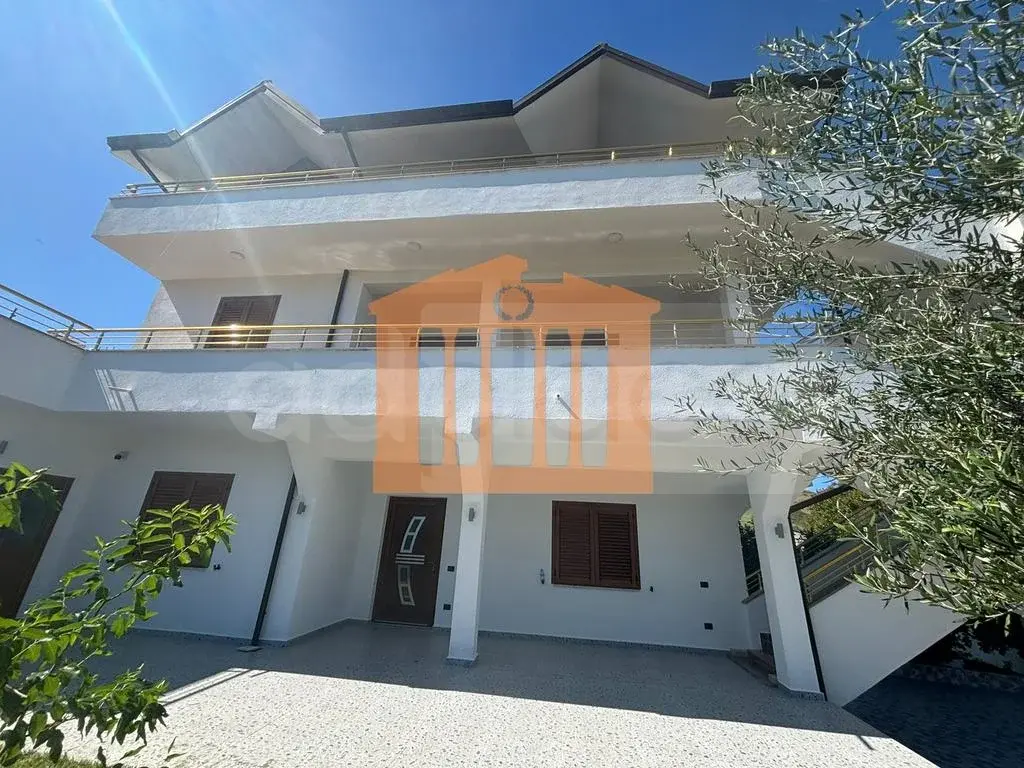 Apartament 1+2 dhoma 151 m² 3 kati