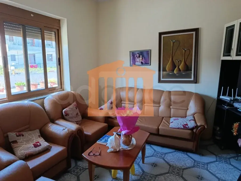 Vilë 400 m² 2 kati