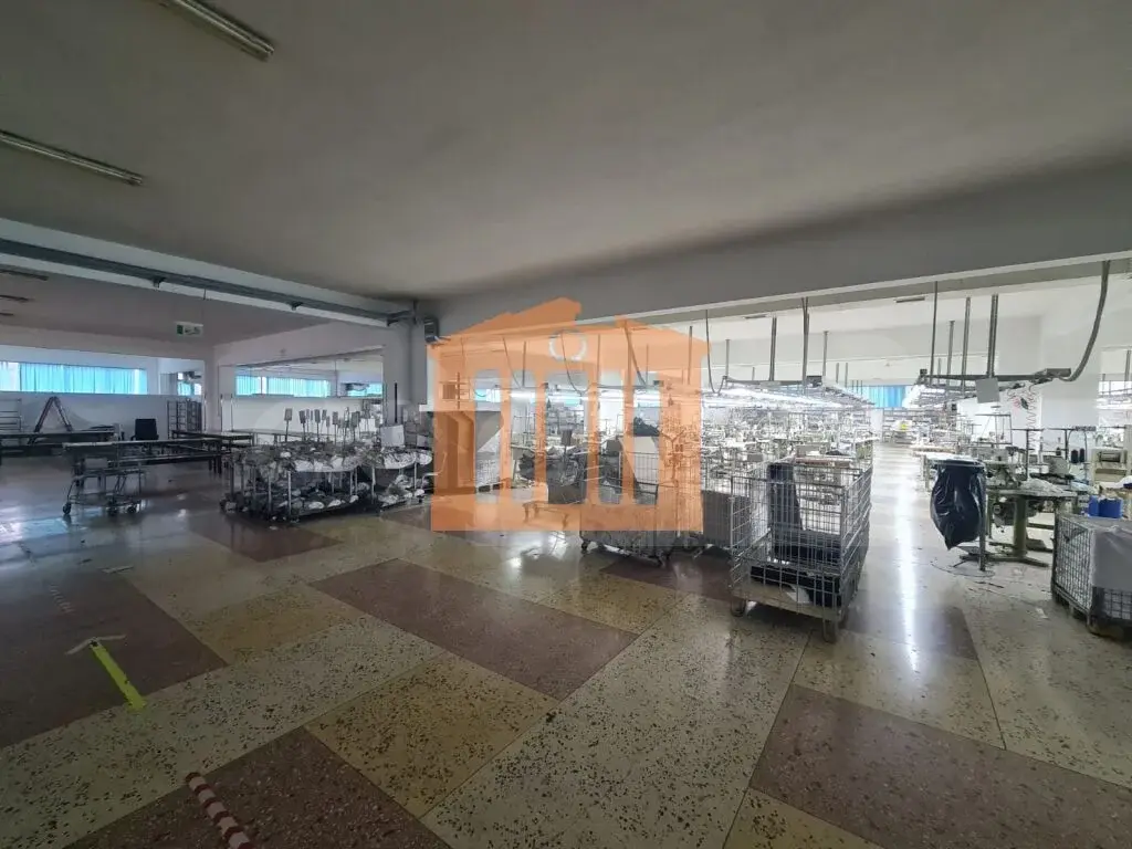 Pasuri të patundshme komerciale 2500 m² 2 kati