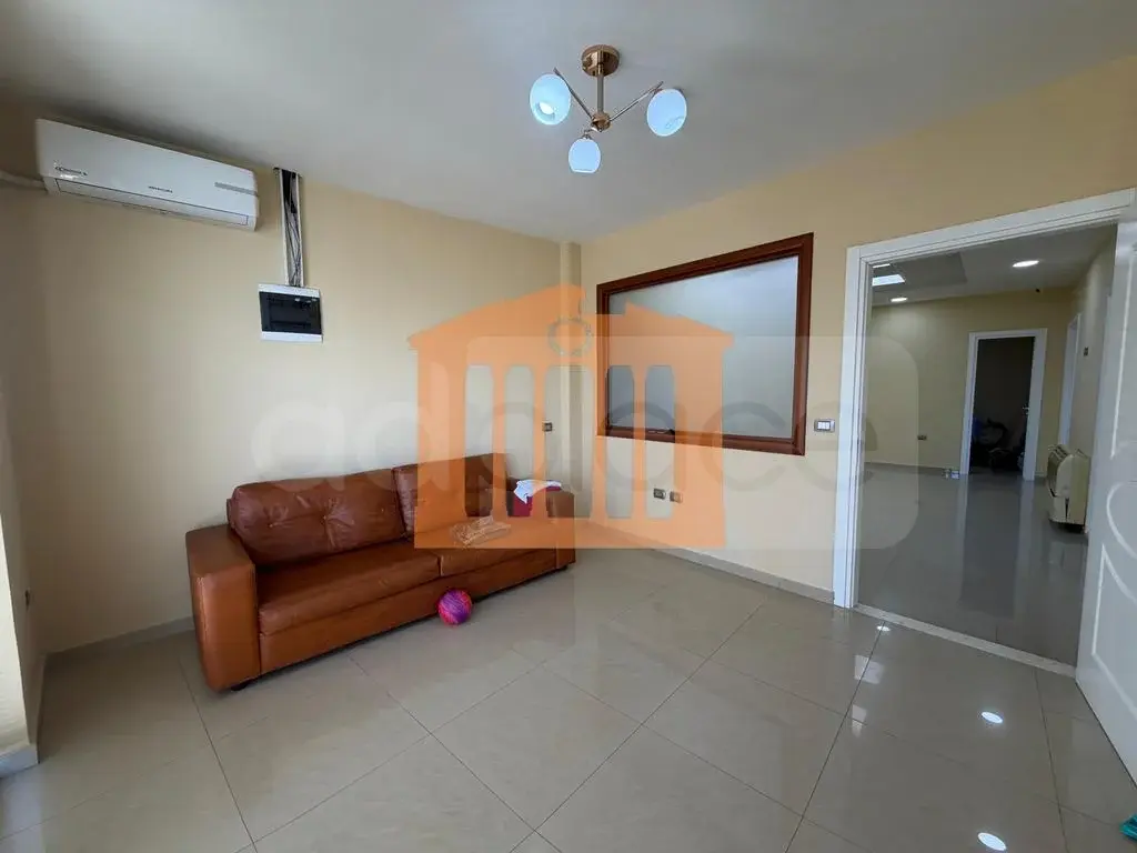 Pasuri të patundshme komerciale 150 m² 2 kati