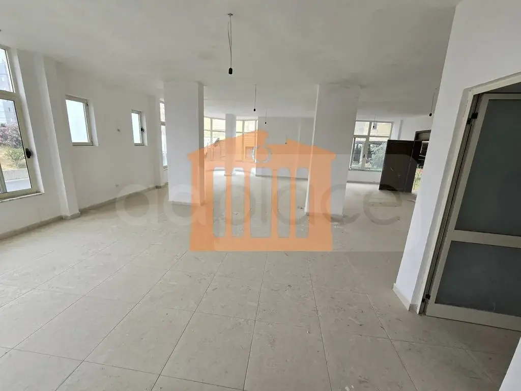 Pasuri të palujtshme komerciale 130 m² 1 kati