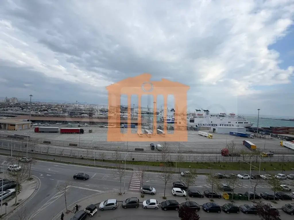 Pasuri të palujtshme komerciale 2800 m² 7 kati