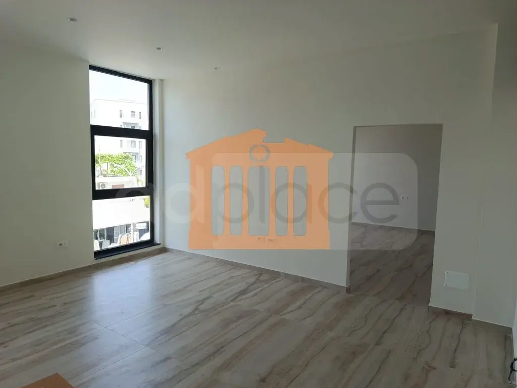 Pasuri të patundshme komerciale 82 m² 2 kati