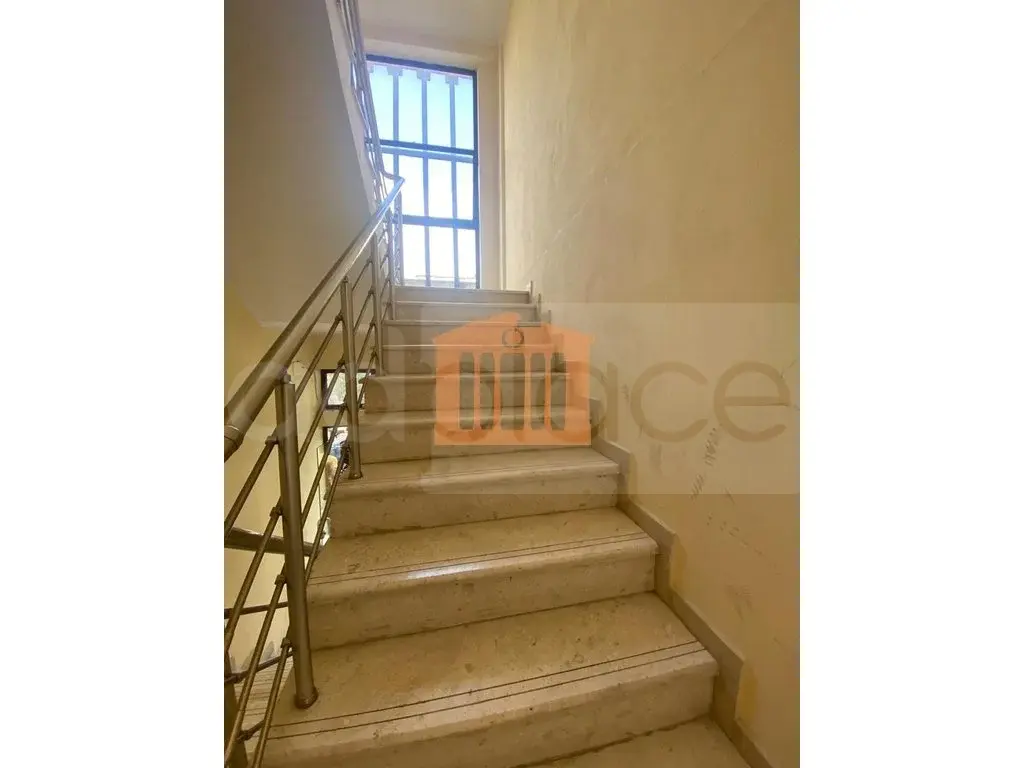 Pasuri të patundshme komerciale 150 m² 1 kati