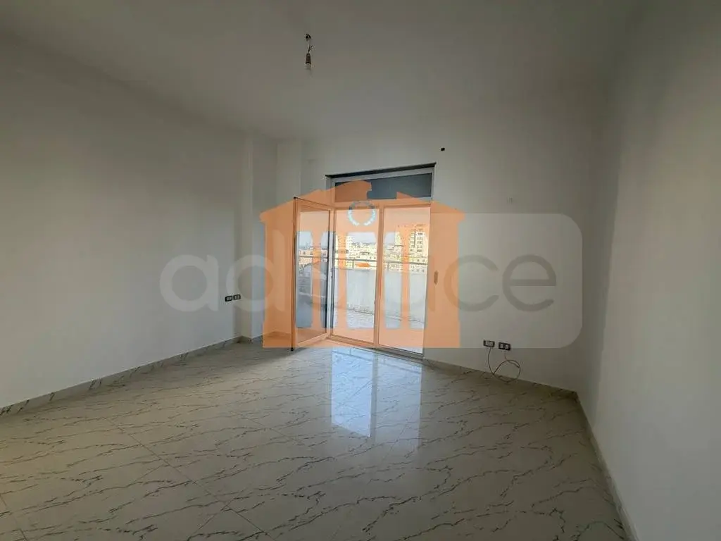 Apartament 1+3 dhoma 100 m² 4 kati