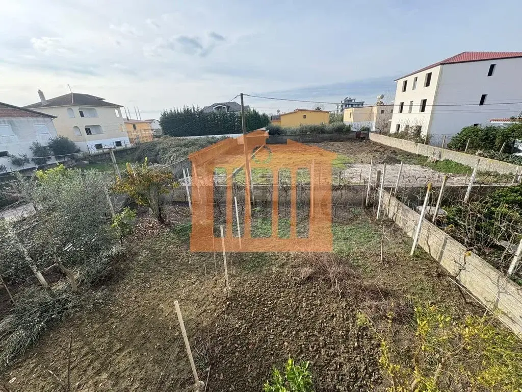 Vilë 500 m²
