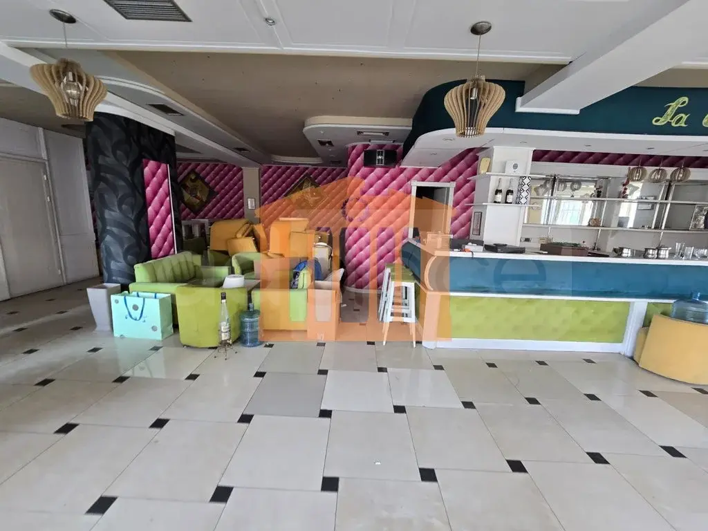 Pasuri të patundshme komerciale 143 m² 2 kati