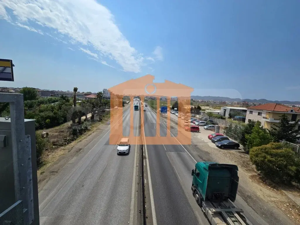 Pasuri të palujtshme komerciale 576 m² 2 kati