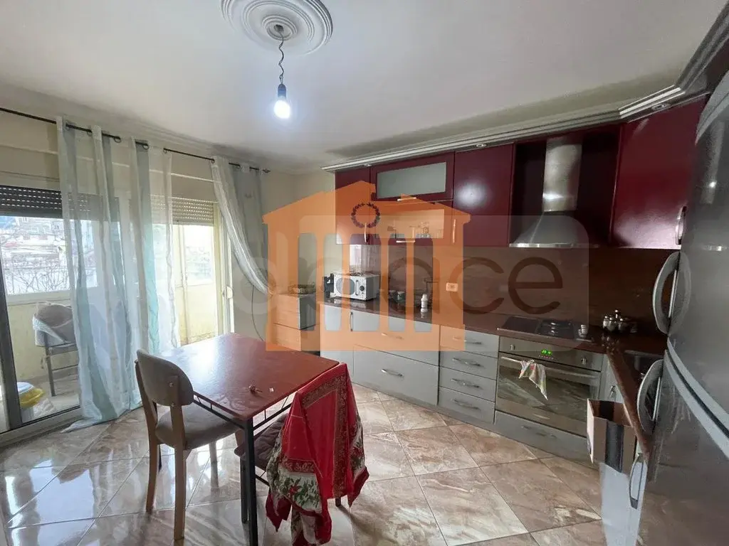 Apartament 1+2 dhoma 90 m² 3 kati