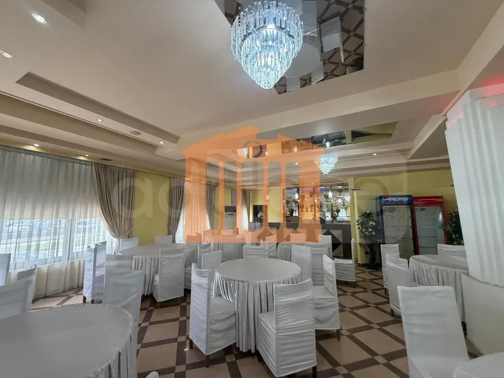 Pasuri të patundshme komerciale 250 m² 2 kati