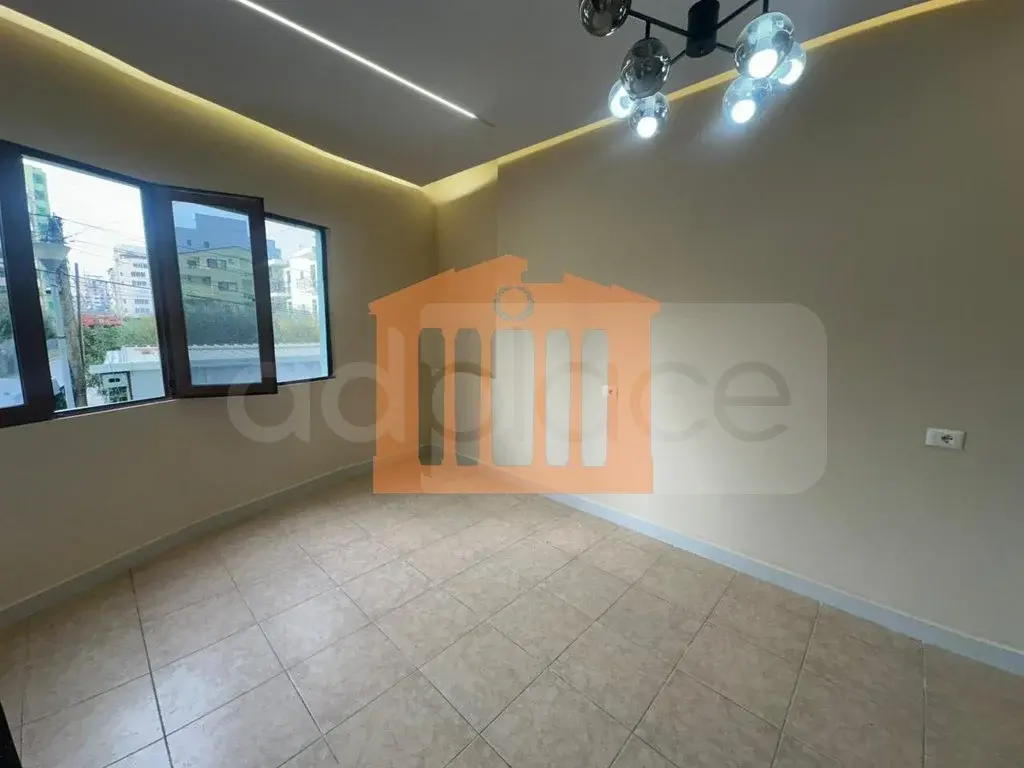 Apartament 1+3 dhoma 92 m² 1 kati
