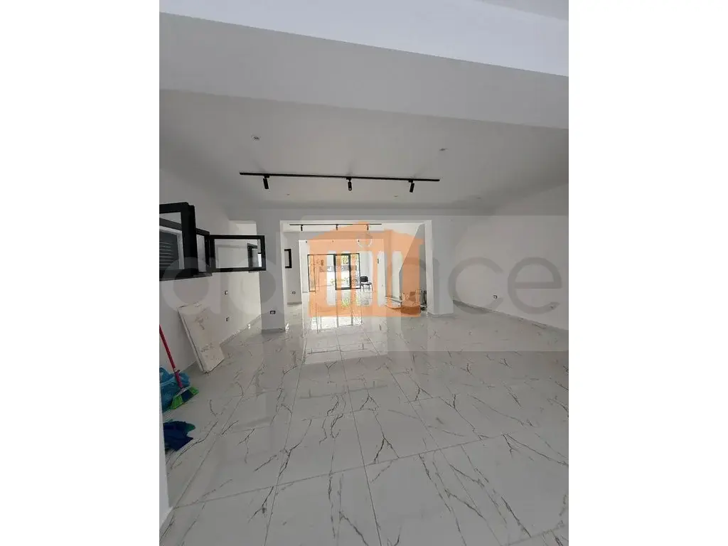 Pasuri të patundshme komerciale 200 m² 2 kati