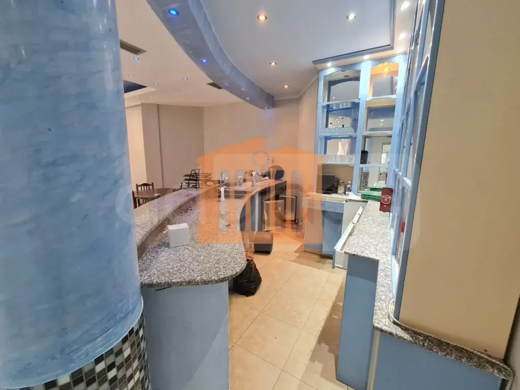 Pasuri të patundshme komerciale 200 m² 1 kati