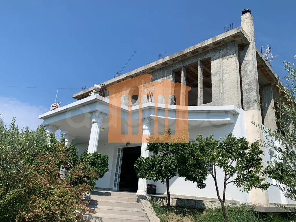 Vilë 605 m²