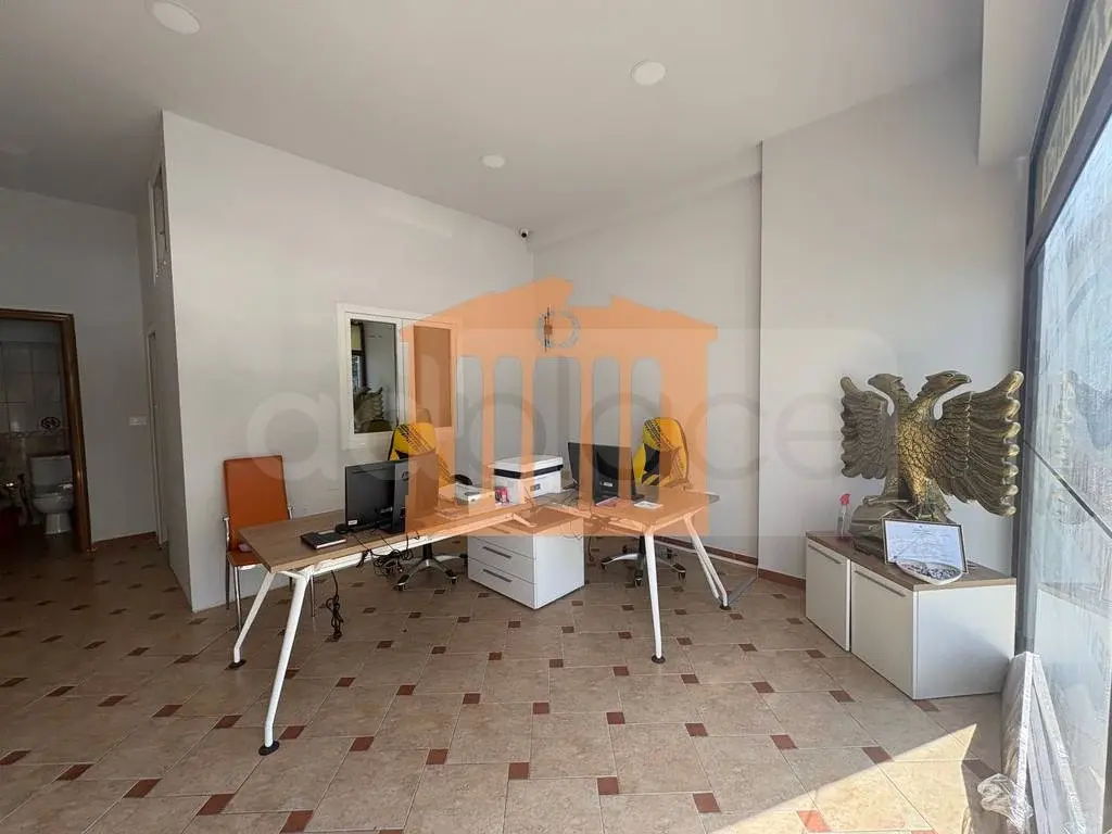Pasuri të palujtshme komerciale 32 m² 1 kati