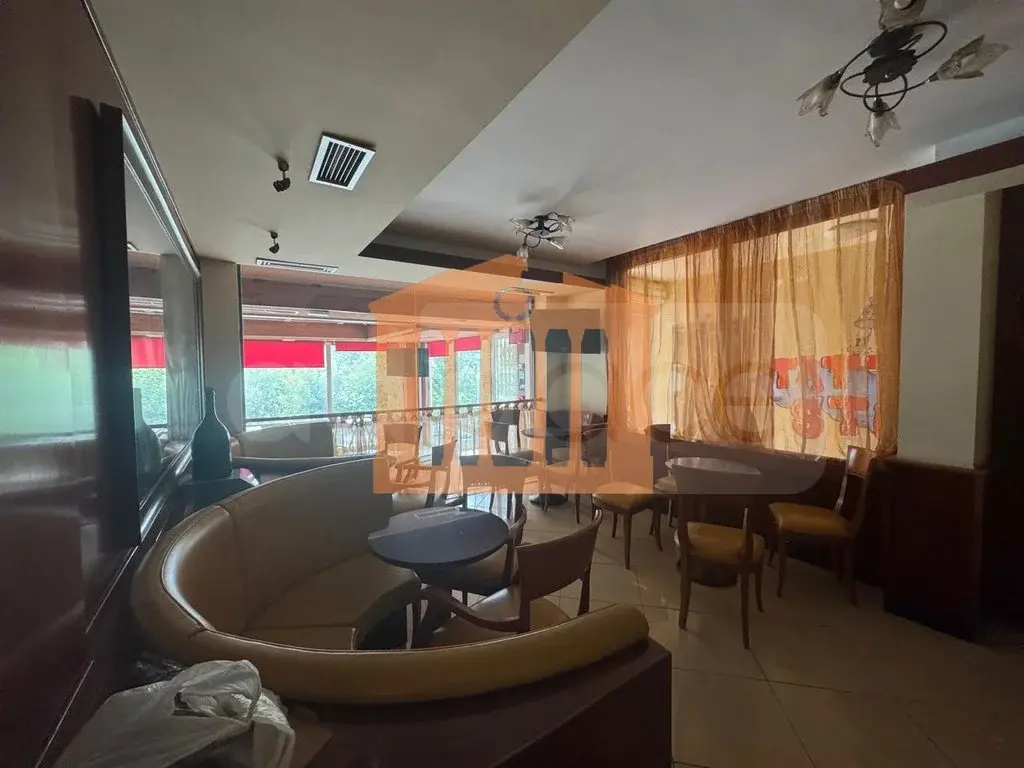 Pasuri të patundshme komerciale 170 m² 1 kati
