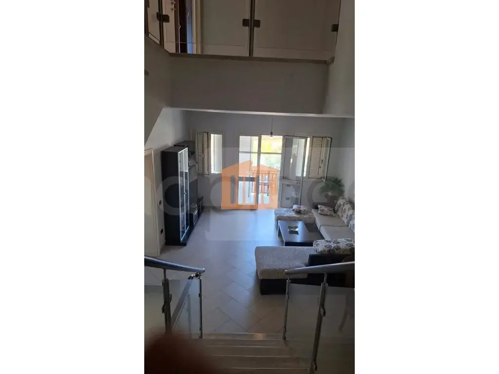 Vilë 240 m² 1 kati
