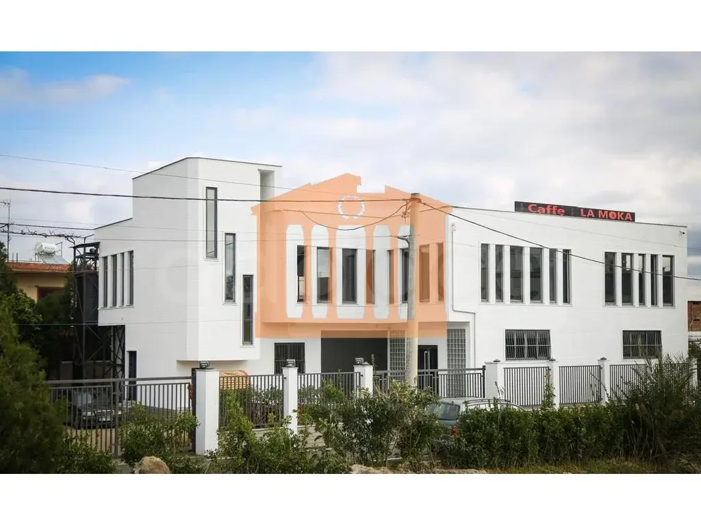 Pasuri të palujtshme komerciale 672 m²
