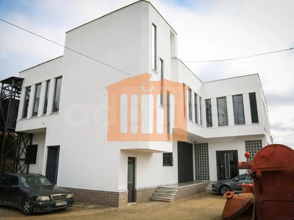 Pasuri të palujtshme komerciale 672 m²