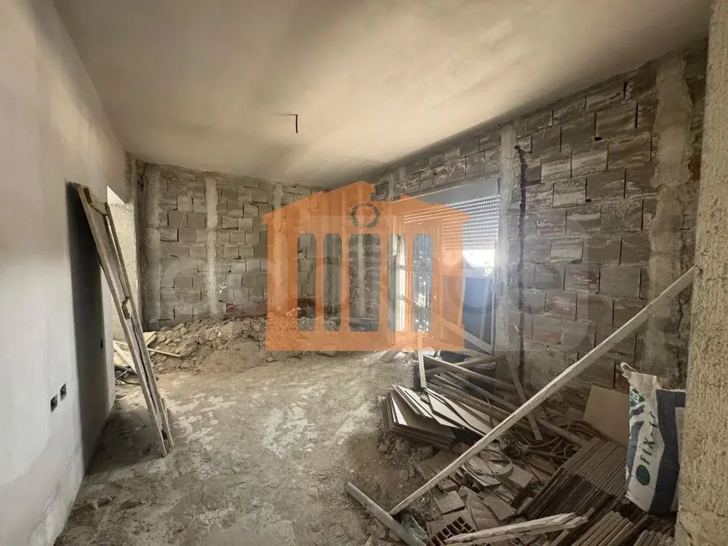 Apartament 1+3 dhoma 94 m² 6 kati