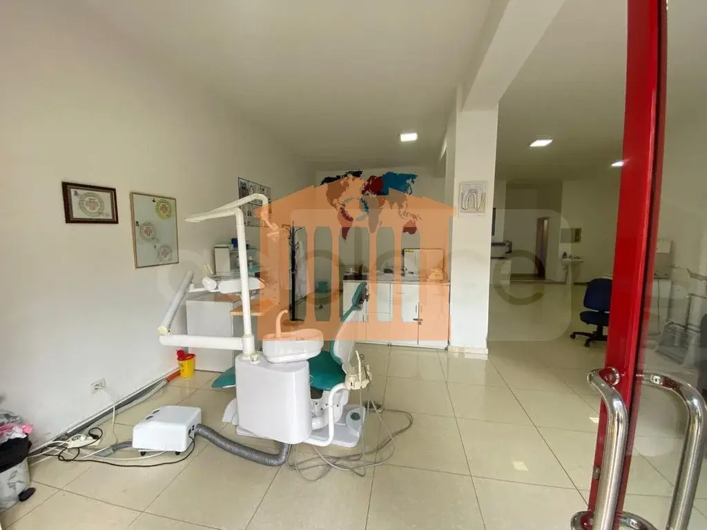 Pasuri të patundshme komerciale 92 m² 1 kati