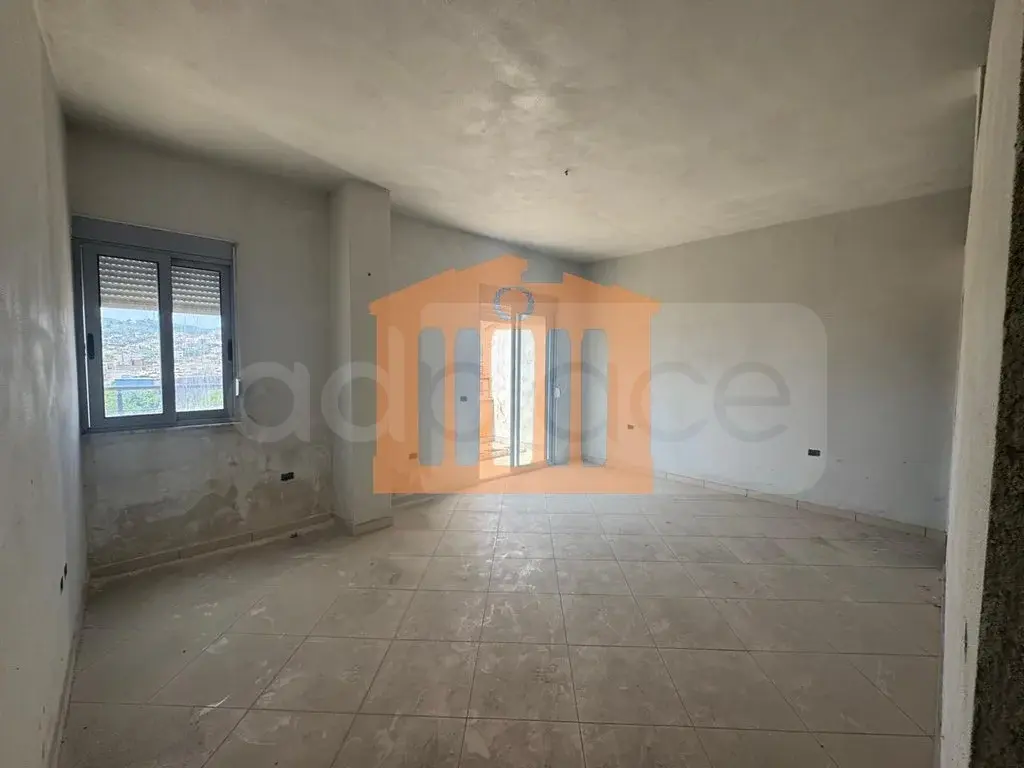 Apartament 1+3 dhoma 94 m² 6 kati