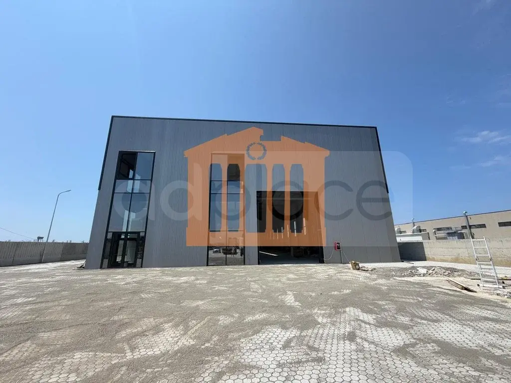 Pasuri të patundshme komerciale 2400 m²