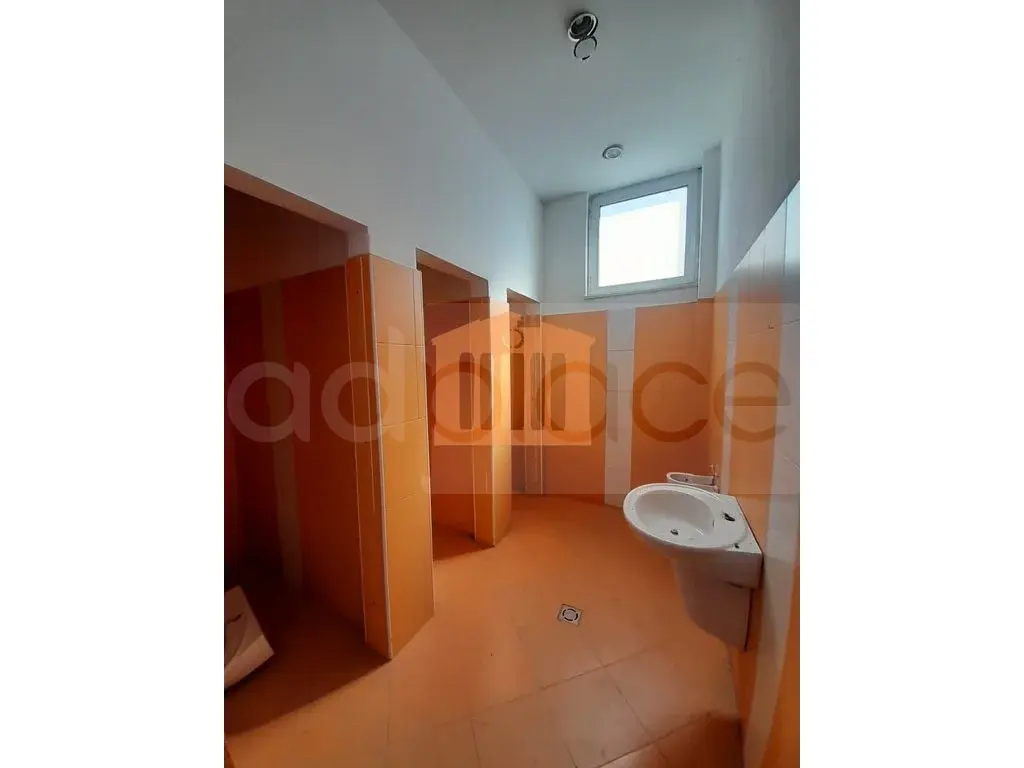 Pasuri të patundshme komerciale 777 m² 1 kati